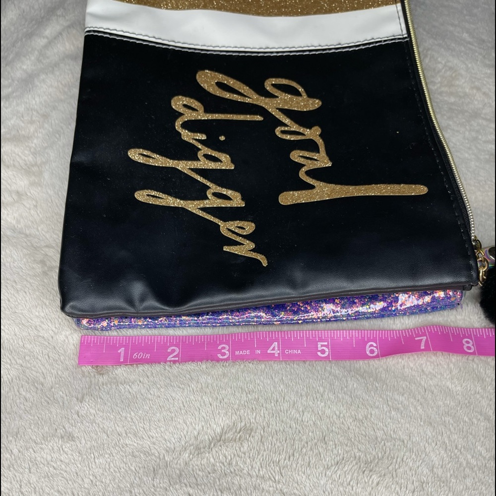 POUCHES - Picture 13 of 13